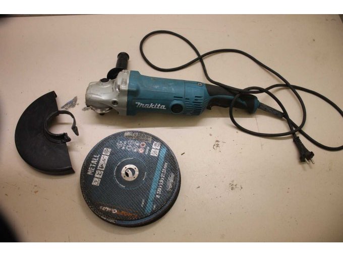 1 Trennschleifer „Makita“ GA9050R und Trennscheiben