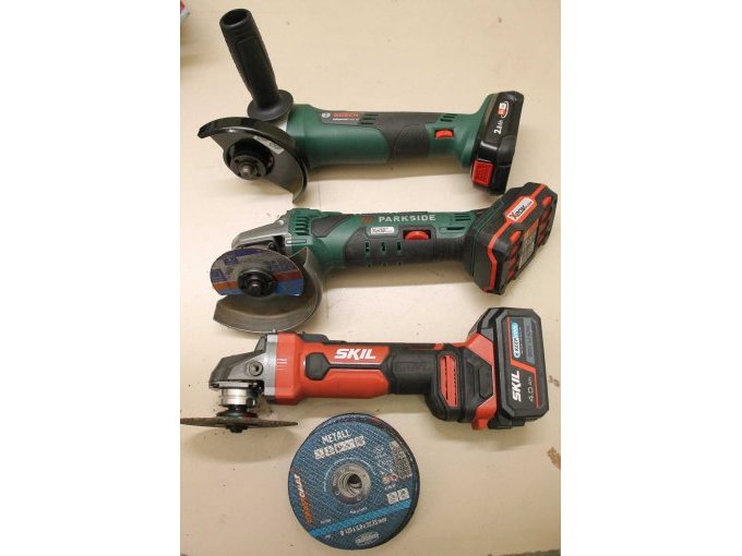 1 Akku - Trennschleifer „Bosch“ AdvacedGrind 18,
1 Akku - Trennschleifer „Parkside“ P8-HS20AGB und
1 Akku - Trennschleifer „SKIL“