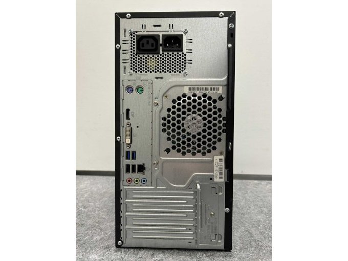 Ansicht der Rückseite mit Sicht auf die Anschlüsse