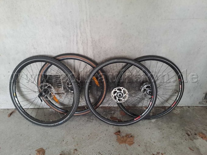 4 einzelne Laufräder mit Bereifung