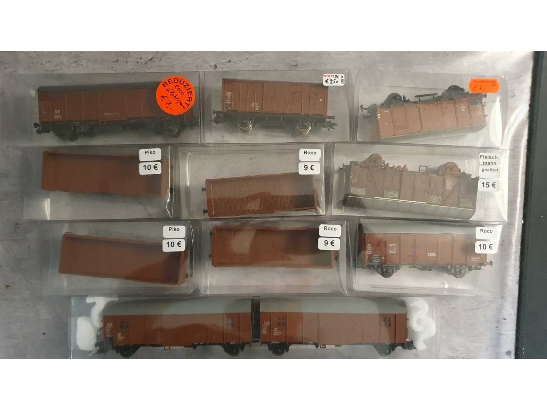 11 Güterwagons
