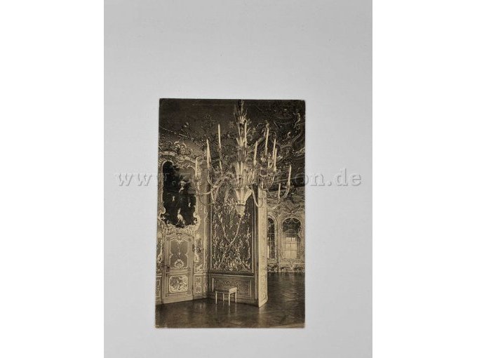 Kgl. Schloss Nymphenburg Reiches Cabinet in der Amalienburg mit Porträt der Kurfürstin Amalia