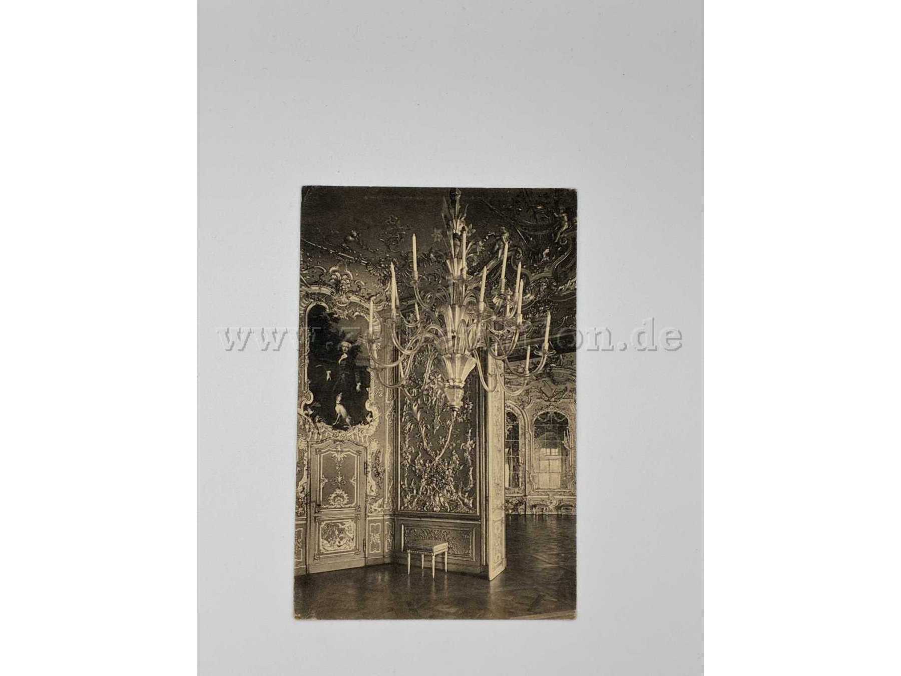 Kgl. Schloss Nymphenburg Reiches Cabinet in der Amalienburg mit Porträt der Kurfürstin Amalia