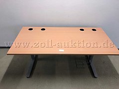 Vorderansicht des Tisches