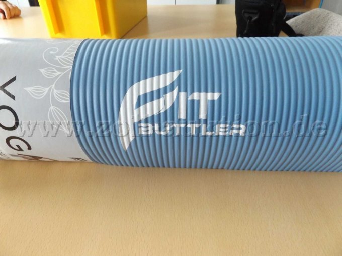 Yogamatte mit Markenkennzeichen Fit Buttler verpackt