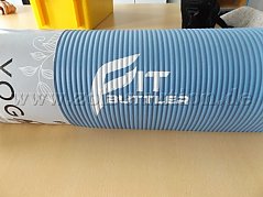 Yogamatte mit Markenkennzeichen Fit Buttler verpackt