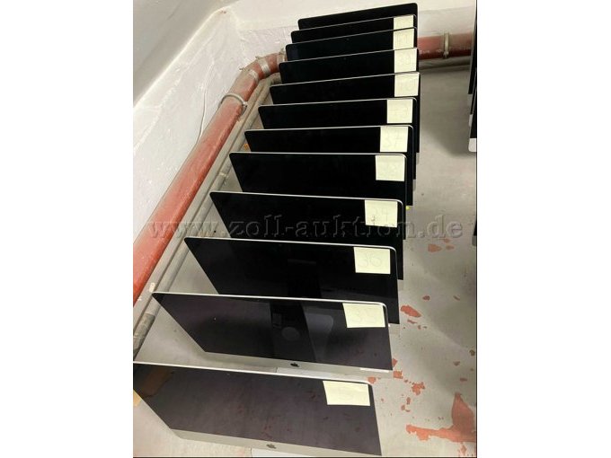 Konvolut-Gesamtansicht fronatal/schräg