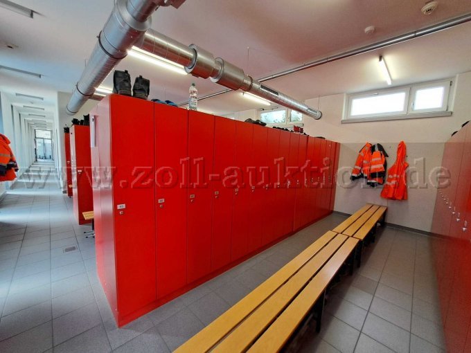 Bänke im Schwarzbereich