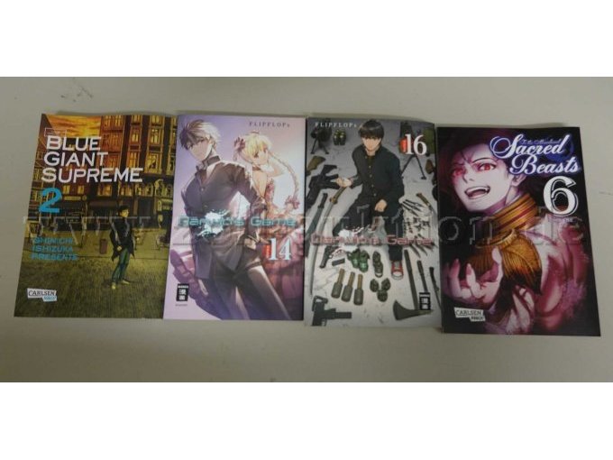 Teilansicht von 4 Büchern