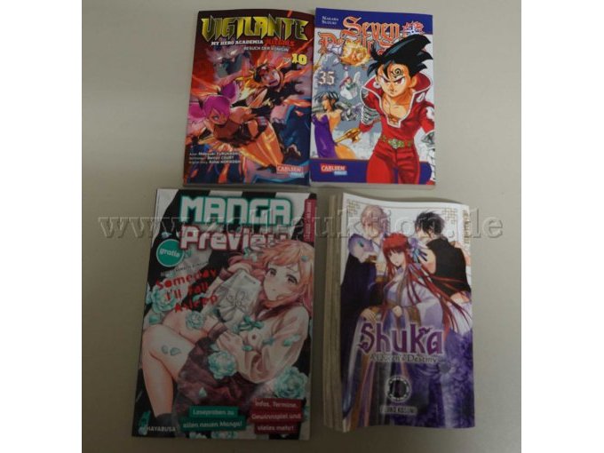 Teilansicht von 4 Büchern