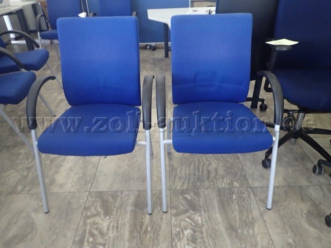 Besprechungsstühle mit Armlehne,
Hersteller: Dauphin
Farbe: Blau