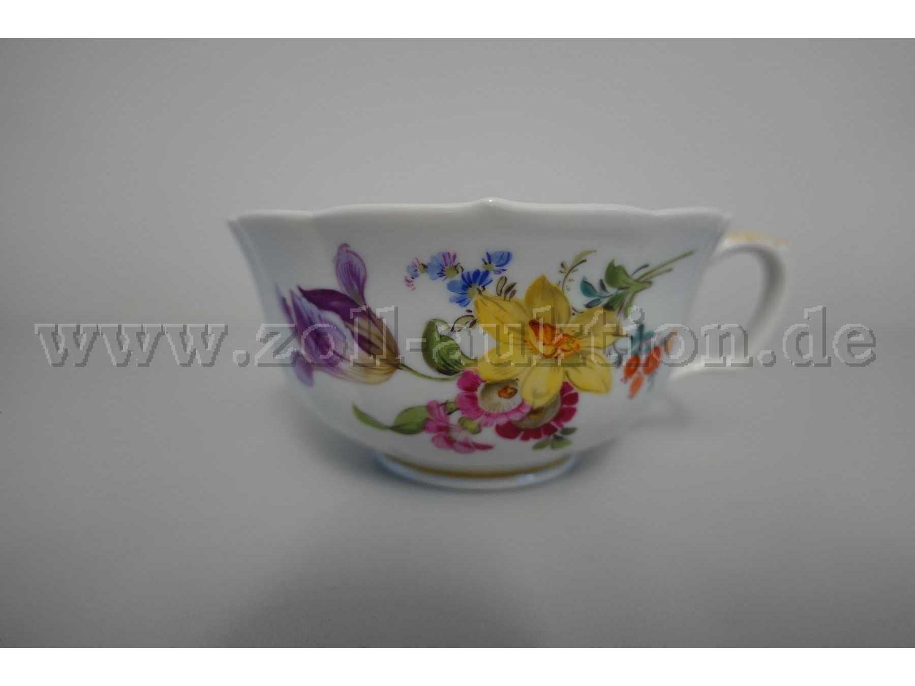 eine Tasse mit Blumendekor
- Frontansicht