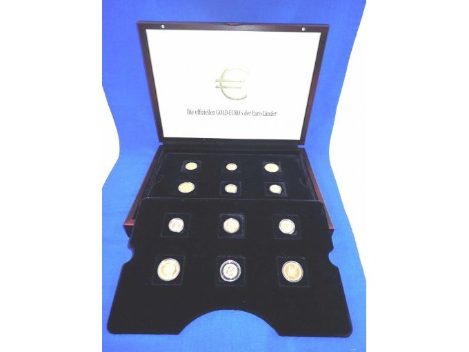 Schatulle offen, mit Blick auf die Tableaus