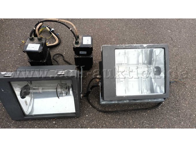 zwei Lampen (beispielhaft) von 12 zwei Lampen (beispielhaft) von 12