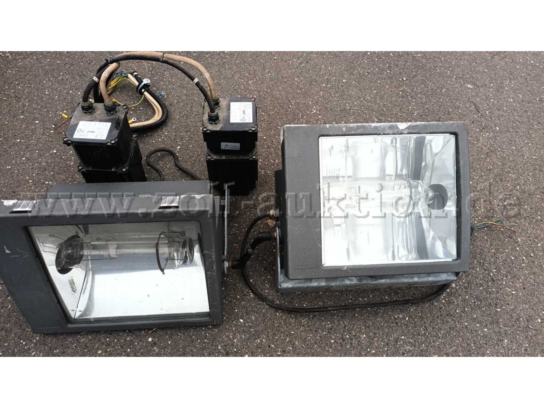 zwei Lampen (beispielhaft) von 12