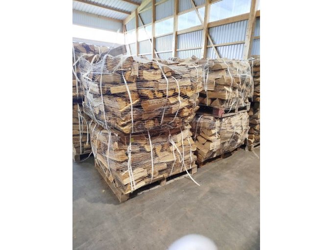 gestapelte Paletten (immer 2 aufeinander)