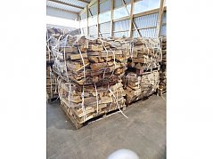 gestapelte Paletten (immer 2 aufeinander)