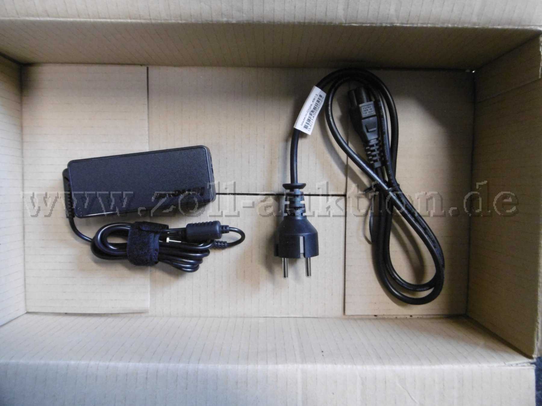 Netzstecker und Kabel der Dockingstation