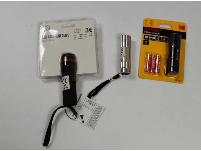 12 horloges, 4 paar in-ear-koptelefoons en telkens 3 oplaadstekkers en zaklampen – foto 3 – kavel bij Zoll-Auktion, Hamburg