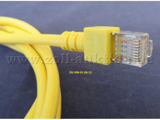 RJ45-Stecker Sicht auf die Kontakte (Musterbild)