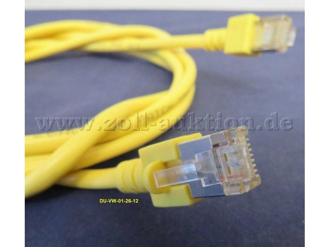 RJ45-Stecker Sicht auf den Kunststoffclip (Musterbild)