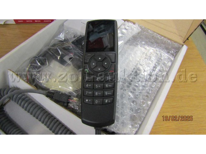 PT Car Phone 5 nah in geöffnetem Karton