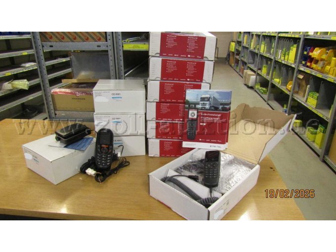 Kartons im Lager, tlw. geöffnet