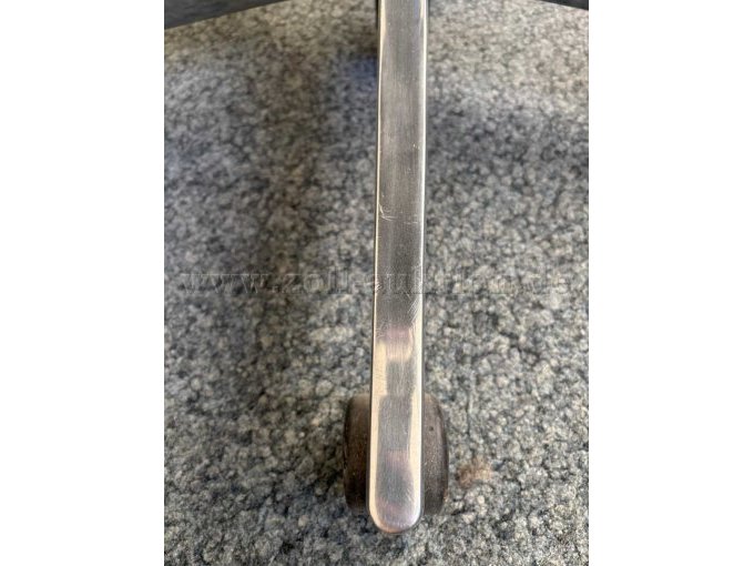 Detailansicht Kratzer Fußkreuz und Rollen