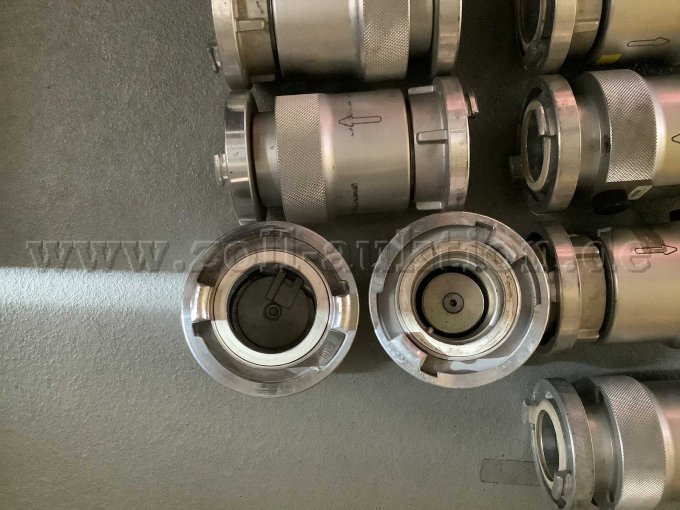 Durchflussverhinderer AWG B-B, Storz 75mm, mit Rohrbelüftung und Rückschlagklappe. Beidseitiger Blick ins Gerät