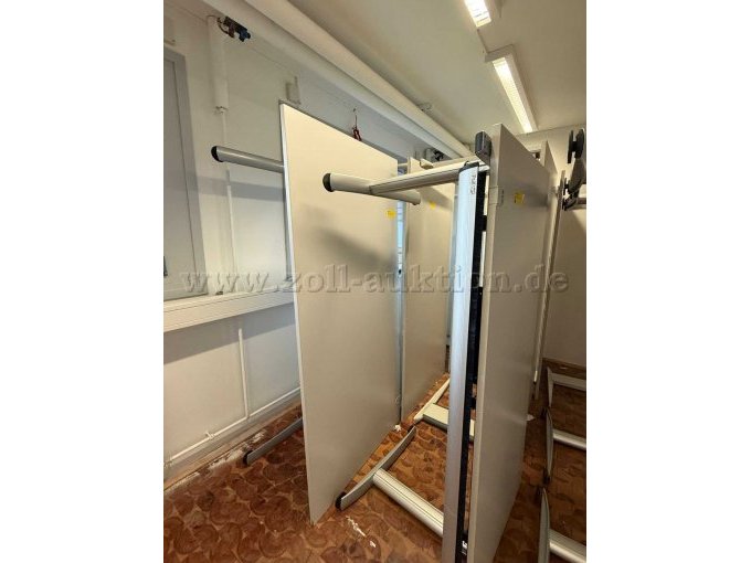 Schreibtische, Seitenansicht