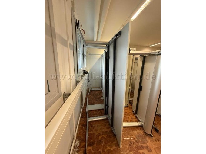 Schreibtische, Füße