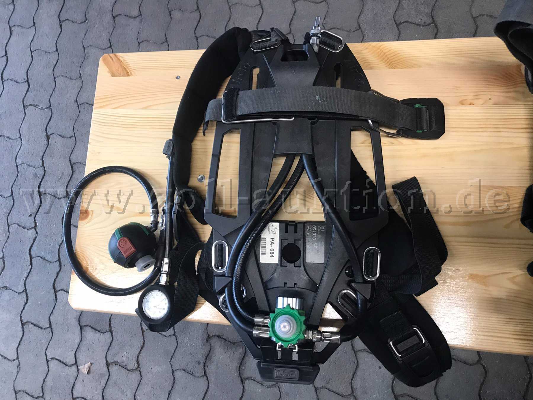 Atemschutzgerät MSA AirGo front (Muster)