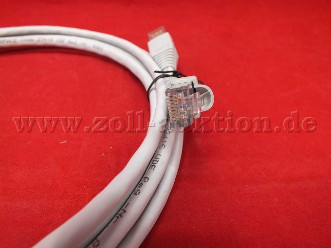 Detailaufnahme des Stecker von der linken Seite