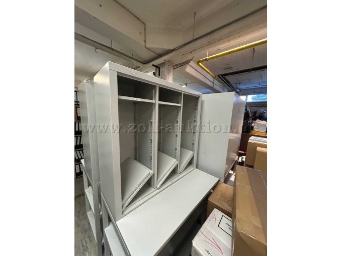 8. Schrank