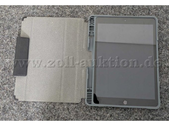 iPad 8 mit Hülle school Tab Vorderseite geöffnet (Beispielbild)
