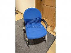 Bürostuhl blau, Ansicht vorne