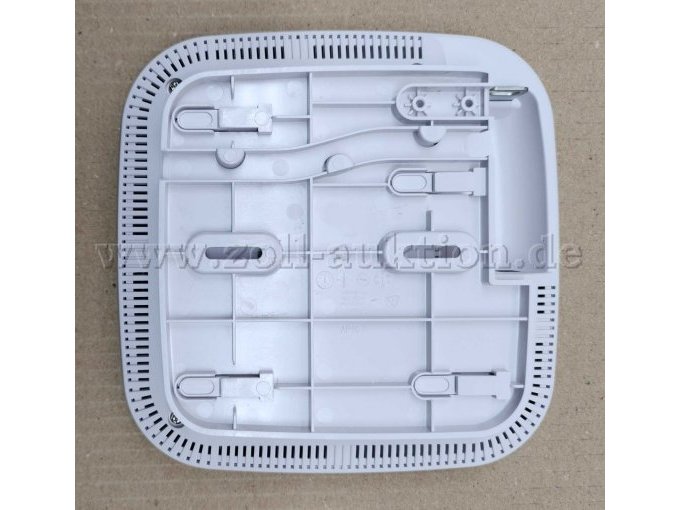 Rückansicht Access Point mit montierter Halterung