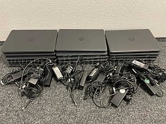 15 Laptops inklusive Kabel