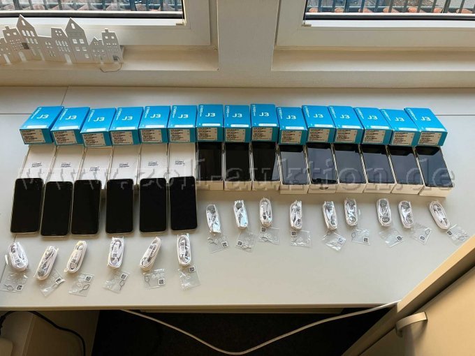 alle 15 Handys mit Kopfhörern auf einen Blick