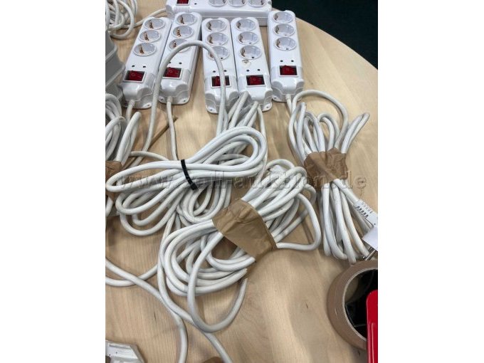div. Steckdosenleisten, mit Ansicht Kabel beispielhaft