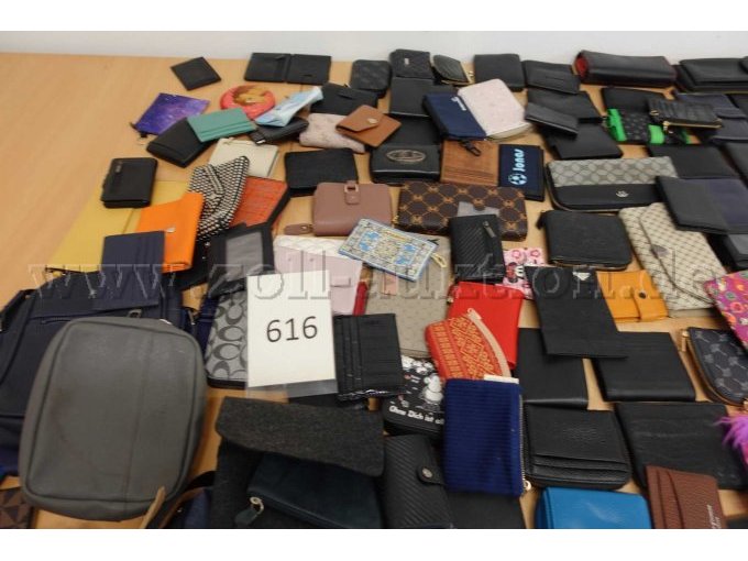 164 teilig, gebrauchte Geldbörsen, Kartenetuis u. andere Etuis verschiedener Marken – foto 3 – kavel bij Zoll-Auktion, Hamburg