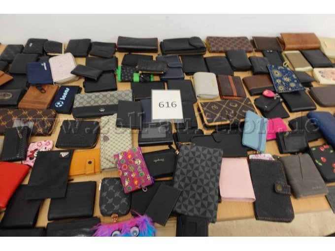 164 teilig, gebrauchte Geldbörsen, Kartenetuis u. andere Etuis verschiedener Marken – foto 2 – kavel bij Zoll-Auktion, Hamburg