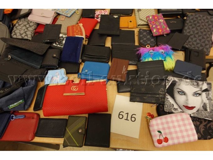 164 teilig, gebrauchte Geldbörsen, Kartenetuis u. andere Etuis verschiedener Marken – foto 5 – kavel bij Zoll-Auktion, Hamburg