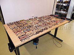 Konvolut aus 150 Brillen und 15 Brillenetuis
