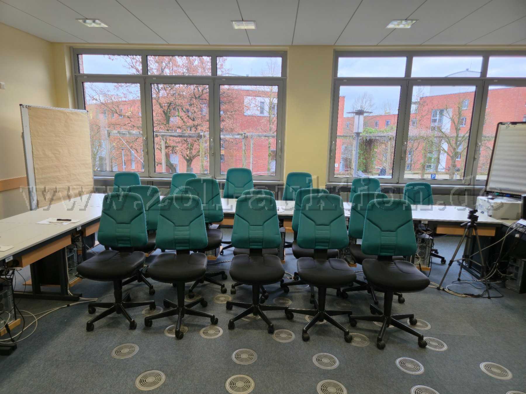 Frontalansicht aller angebotenen Stühle