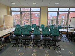 Frontalansicht aller angebotenen Stühle