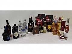 16 Flaschen Spirituosen, 2 Flaschen Wein, 1 Flasche Sekt & 3 Pakete Kaffee