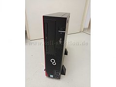 Einer der PCs auf Füßen von vorne