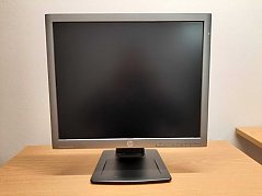 HP Elite Display  E 190i Vorderseite