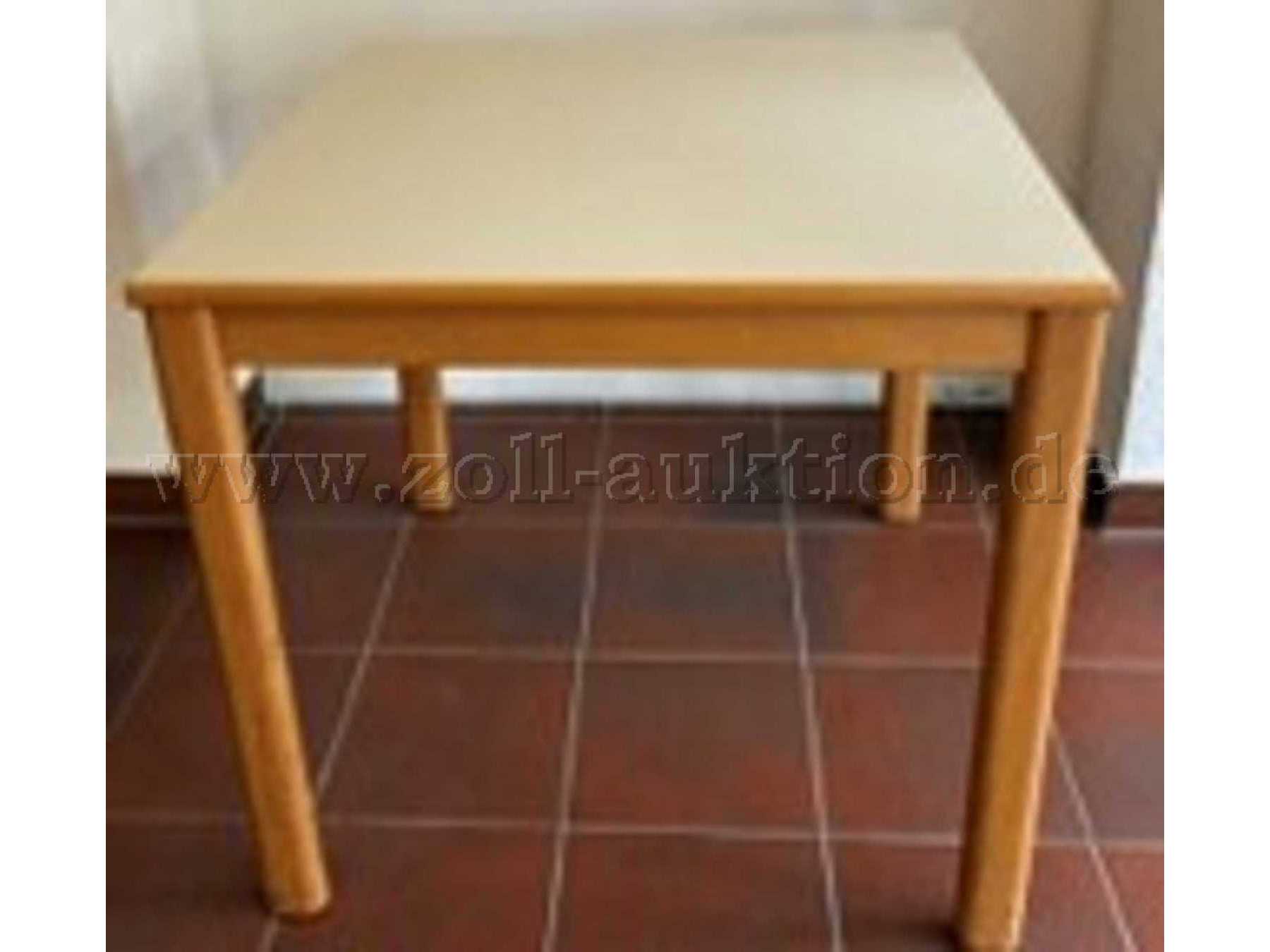 Tisch frontal